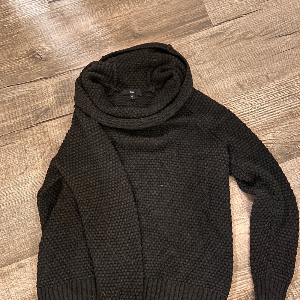 GAP Textured Black Sweater